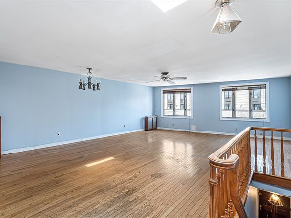 8318 Parsons Blvd, Jamaica, NY 11432