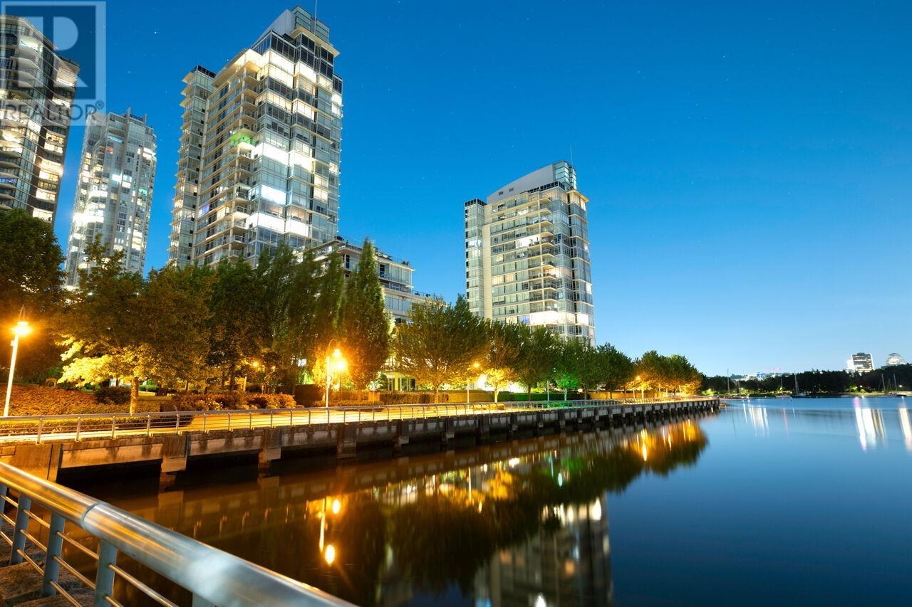 1202 428 BEACH CRESCENT|Vancouver, British Columbia V6Z3G1