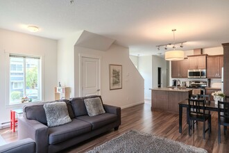 Additional image 2 of 1720 Dufferin Crescent