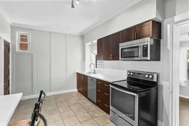 Additional image 20 of 69 Lorne Ave