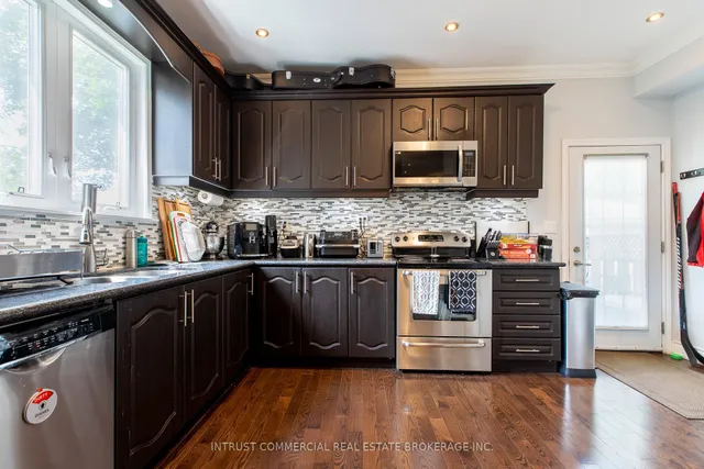 Additional image 10 of 398 Leslie St