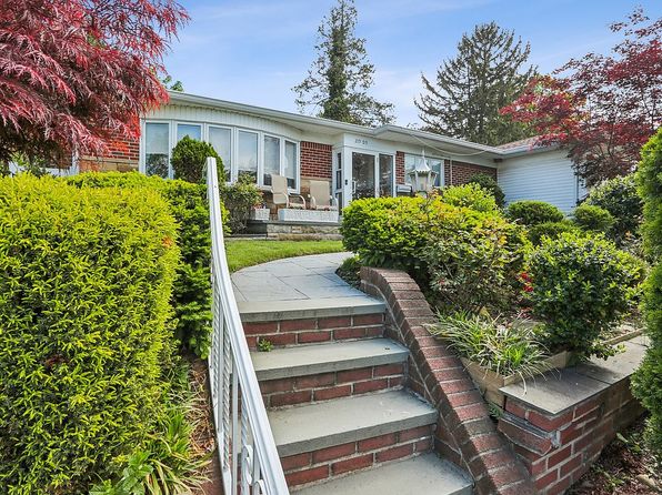 21905 Stewart Rd, Jamaica, NY 11427
