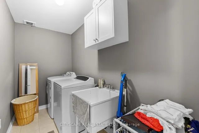 Additional image 43 of 765 Banks Cres