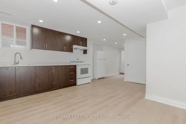 Additional image 38 of 16 Polygon Crt