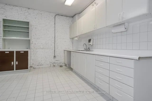 Additional image 32 of 157 Gerrard St