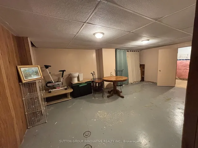 Additional image 40 of 657 Upper Wentworth St