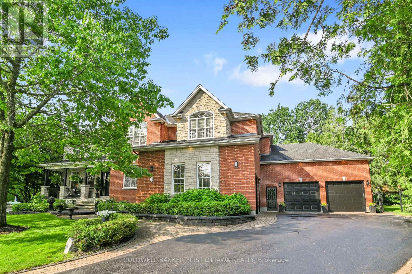 18 CYPRESS GARDENS|Ottawa, Ontario K2S1W6