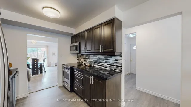 Additional image 17 of 16 Caronia Sq