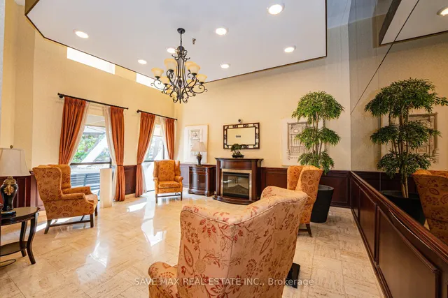 Additional image 5 of 3650 Kaneff Cres Unit Ph02