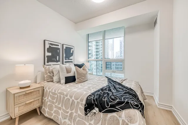 Additional image 16 of 19 Grand Trunk Cres Unit 702