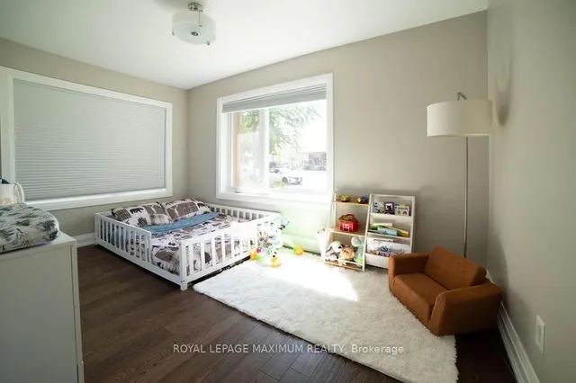 Additional image 23 of 76 Langholm Dr