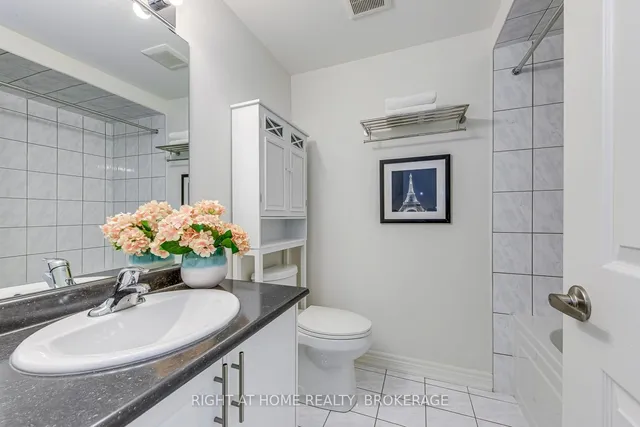 Additional image 8 of 451 Dundas St