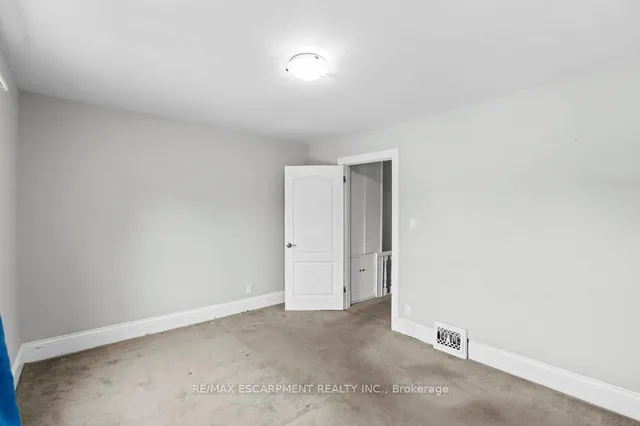 Additional image 27 of 69 Lorne Ave