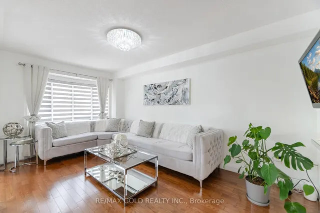 Additional image 7 of 29 Skylar Circ