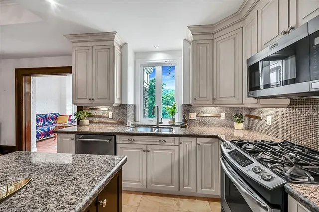 Additional image 10 of 86 Herkimer St Unit PH41