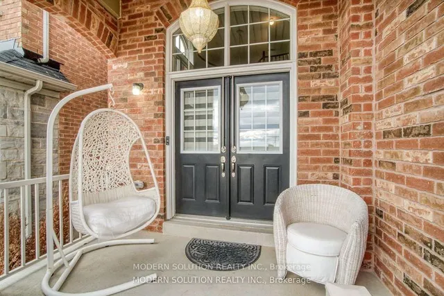 Additional image 3 of 552 Bessborough Dr