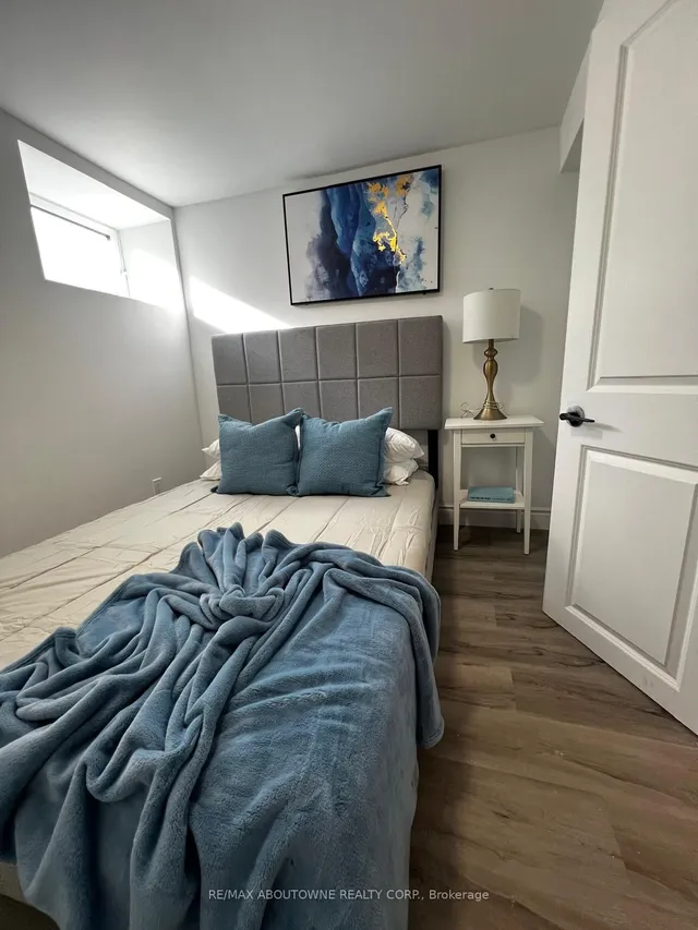 Additional image 33 of 66 Wellington St