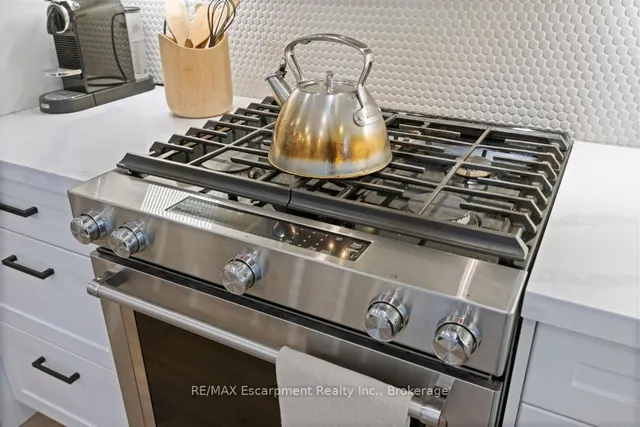 Additional image 35 of 2109 Wellington Ave