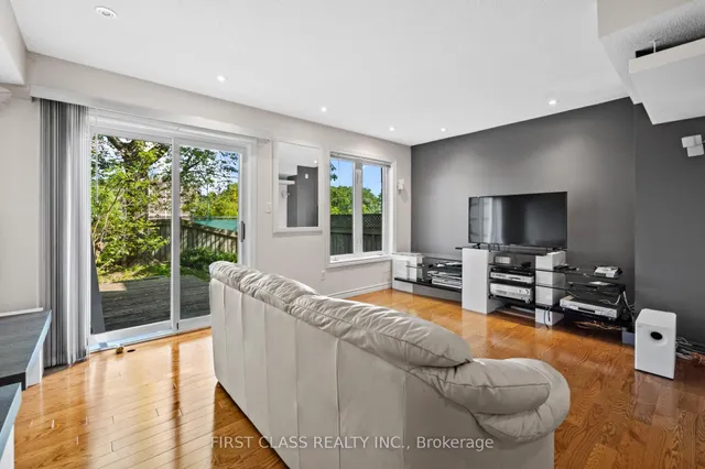 Additional image 41 of 10A Leaside Park Dr