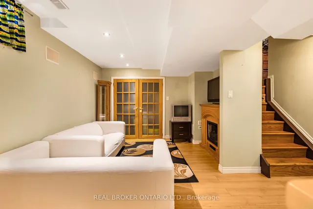 Additional image 29 of 56 Lockheed Cres