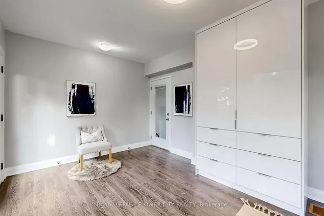 Additional image 10 of 8 Furnival Rd