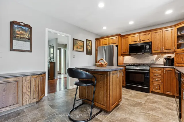 Additional image 11 of 1330 Langdale Cres