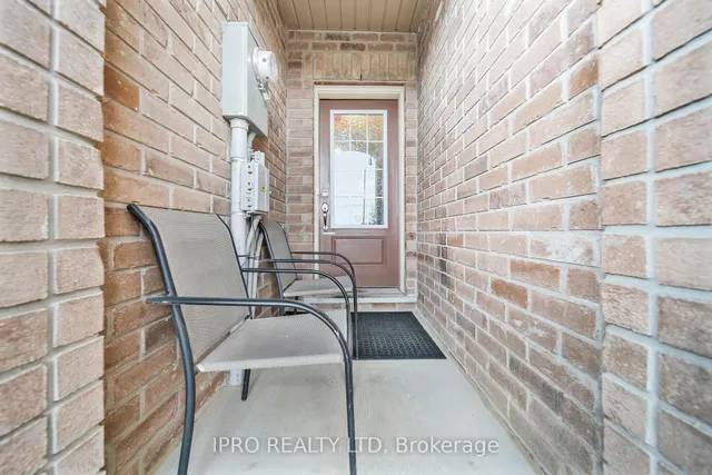 Additional image 3 of 27 Pennycross Cres Unit 2