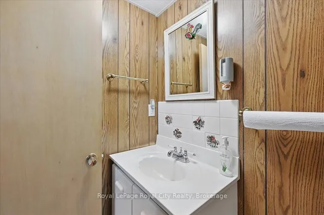 Additional image 38 of 701 Castleguard Cres