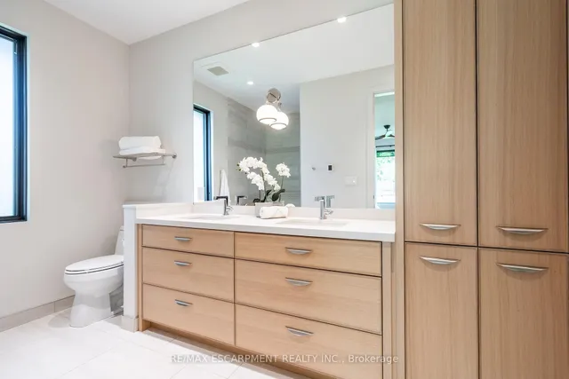 Additional image 24 of 114 Overdale Ave