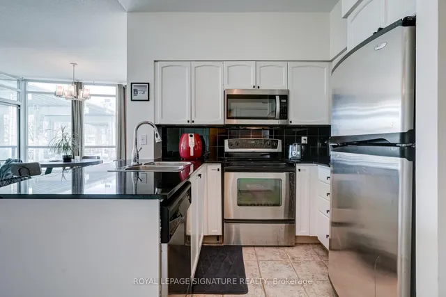 Additional image 8 of 231 Fort York Blvd Unit 230