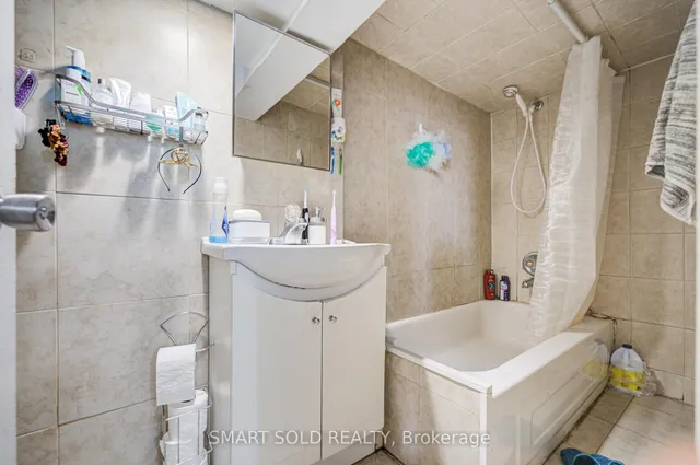 Additional image 21 of 1366 Davenport Rd