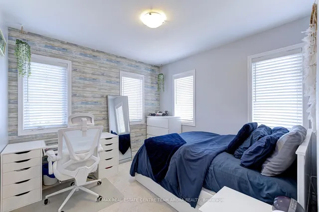 Additional image 33 of 18 Fenchurch Dr