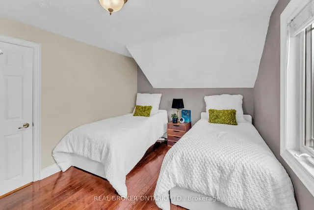 Additional image 19 of 20 Dunraven Dr