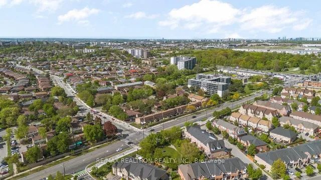 Additional image 32 of 31 Treeland Way Unit 16