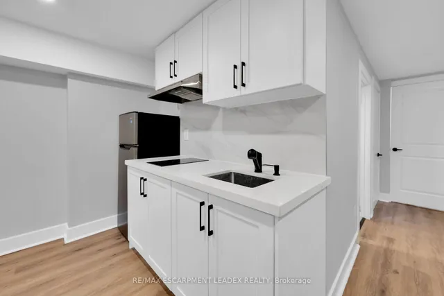 Additional image 35 of 24 CLAPHAM Rd