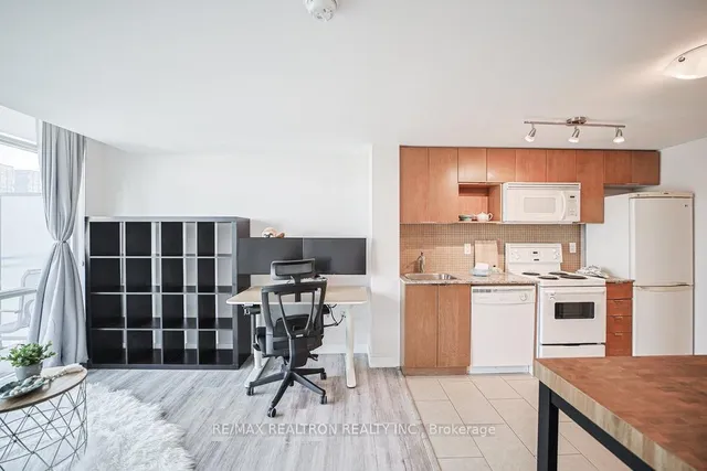 Additional image 3 of 15 FORT YORK Blvd Unit 2705