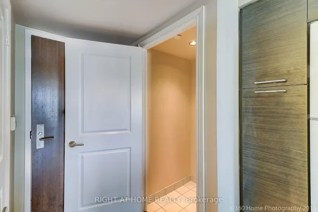 Additional image 3 of 386 Yonge St Unit 1912