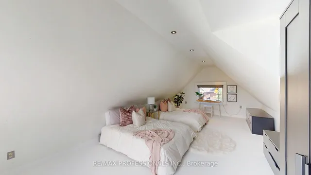 Additional image 23 of 137 Galley Ave