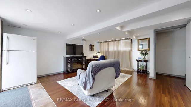 Additional image 35 of 12 Homer Sq