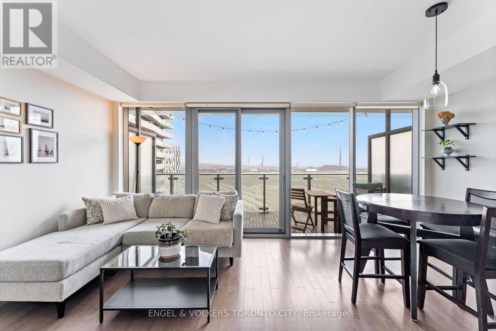 2105 - 70 DISTILLERY LANE|Toronto (Waterfront Communities), Ontario M5A0E3