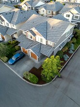 Additional image 4 of 1720 Dufferin Crescent