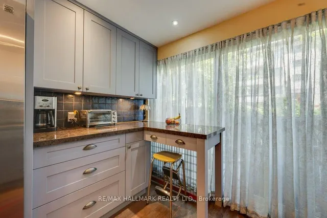 Additional image 15 of 2366 Queen St Unit 2