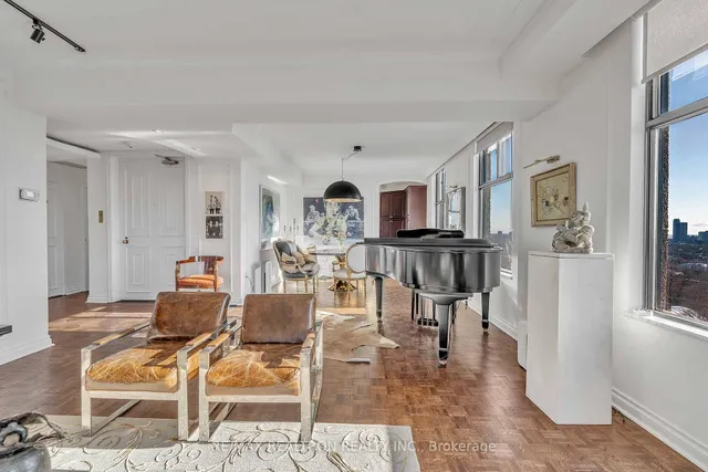 Additional image 11 of 423 Avenue Rd Unit 12