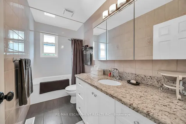 Additional image 19 of 102 Kennedy Ave