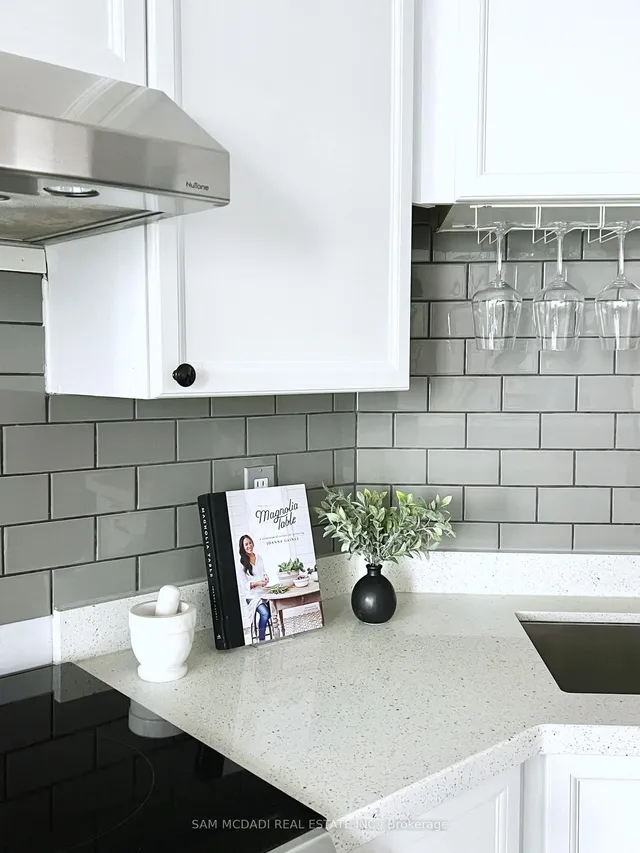 Additional image 8 of 250 Manitoba St Unit PH837