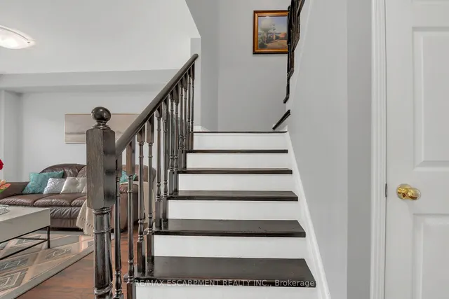 Additional image 31 of 68 Powell Dr