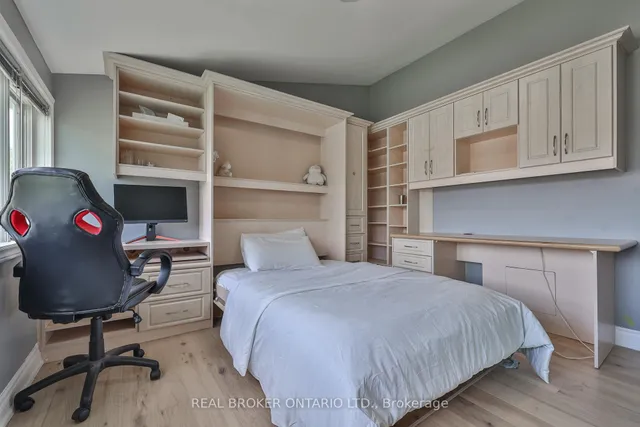 Additional image 29 of 70 Colonial Ave