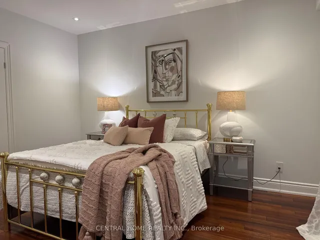 Additional image 27 of 298. Poyntz Ave