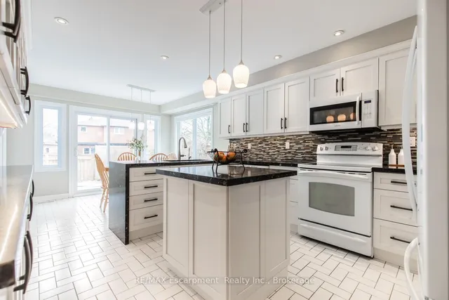 Additional image 10 of 461 Golden Oak Dr