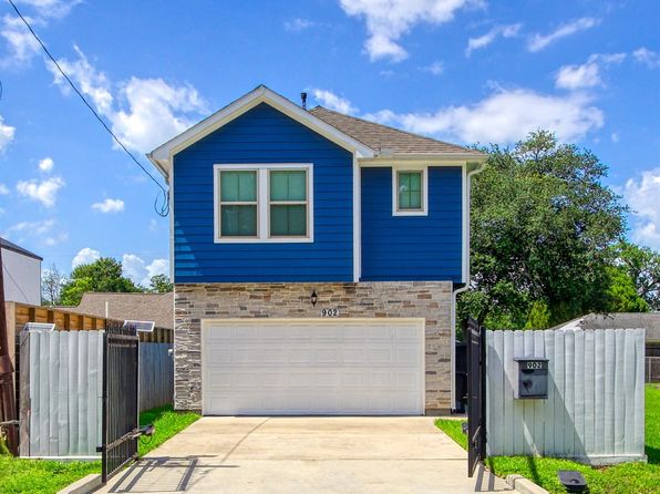 902 Lucky St, Houston, TX 77088
